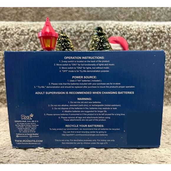 Peanuts Snoopy Puffer Jacket Light Up Musical Scene - Picture 6 of 6